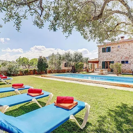Dom wakacyjny Charming With A Fabulous Garden In By Renthousing